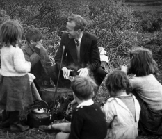 Leo Corduff with traveller children, Co. Mayo 1958.