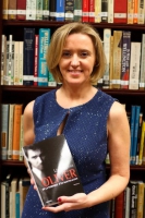 Liz Nugent holding the French translation of Unravelling Oliver